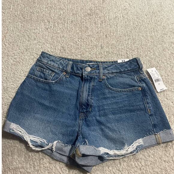 NWT Pacsun Women's Size 25 Distressed Cuffed Hem Denim Mom Shorts Sylvie Blue - Picture 1 of 13